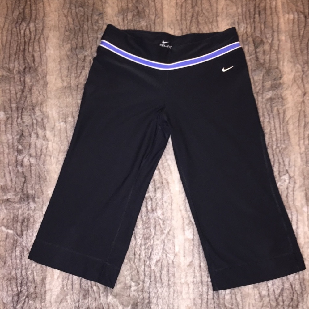 ❤️NWOT Nike Dri-Fit Black Workout Shorts Capri’s M